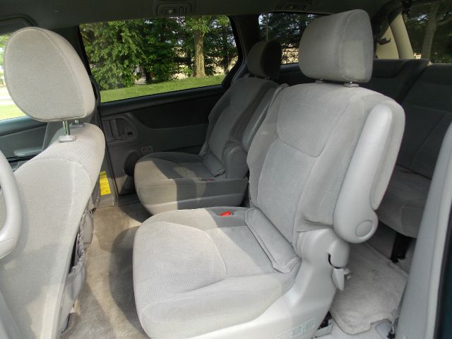 Toyota Sienna 2004 photo 4