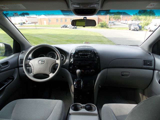 Toyota Sienna 2004 photo 5