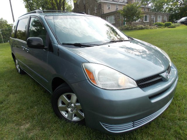 Toyota Sienna 2004 photo 8