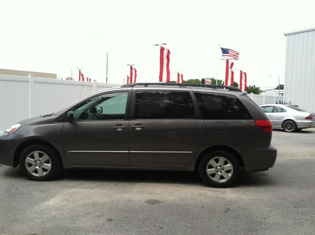 Toyota Sienna 2004 photo 1