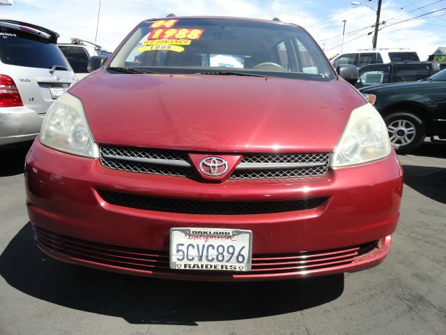 Toyota Sienna 2004 photo 1