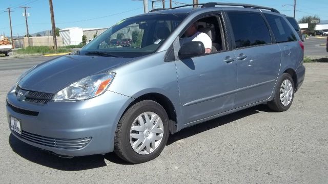 Toyota Sienna Touring - Moonroof MiniVan