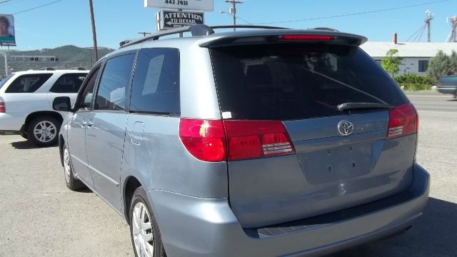 Toyota Sienna 2004 photo 3