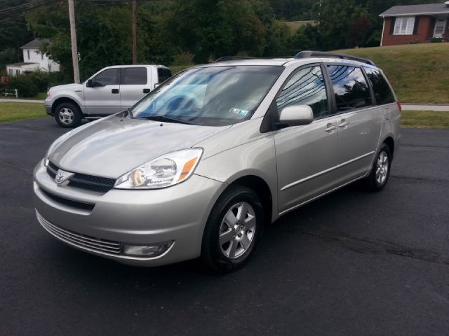 Toyota Sienna 2004 photo 2