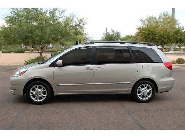 Toyota Sienna 2004 photo 2