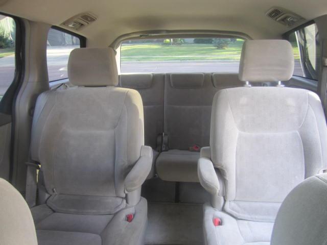 Toyota Sienna 2004 photo 1