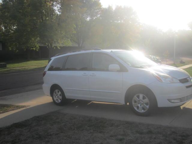 Toyota Sienna 2004 photo 2