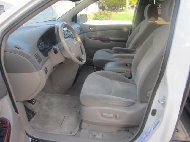 Toyota Sienna 2004 photo 3