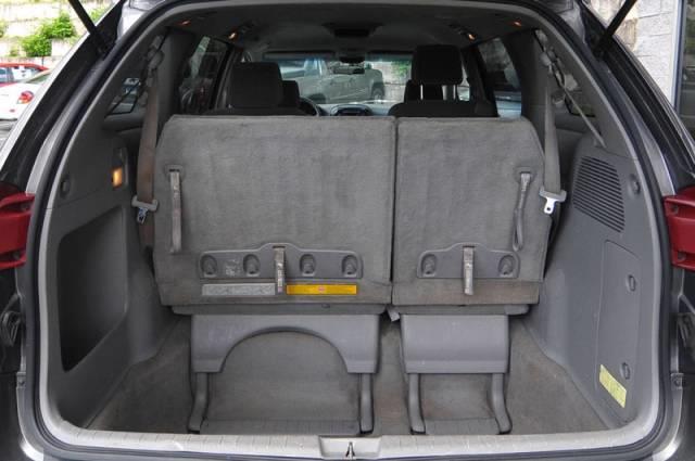 Toyota Sienna 2004 photo 2