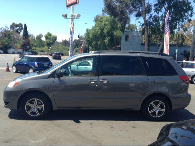 Toyota Sienna 1997 Ford GL MiniVan