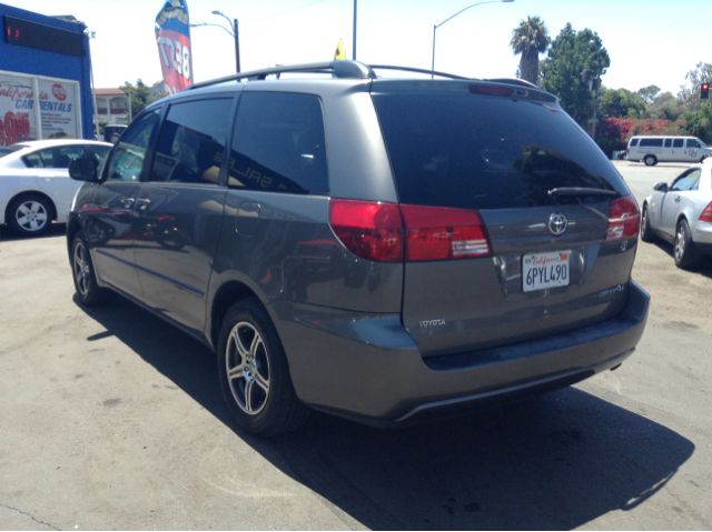 Toyota Sienna 2004 photo 3