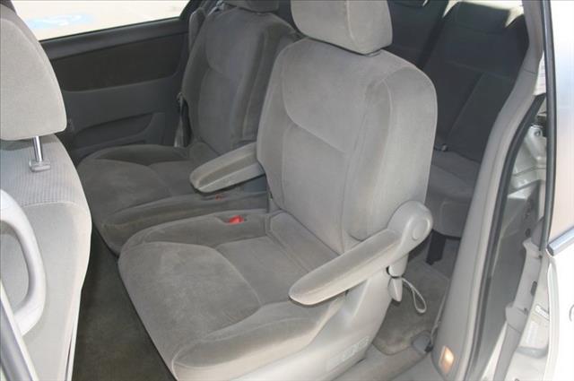 Toyota Sienna 2004 photo 12