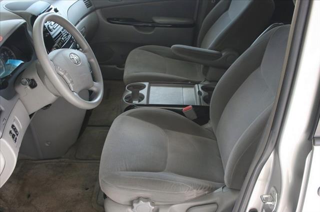 Toyota Sienna 2004 photo 13