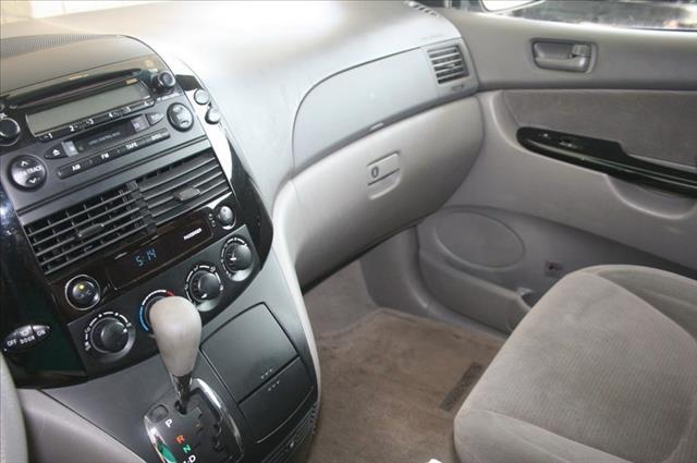 Toyota Sienna 2004 photo 16