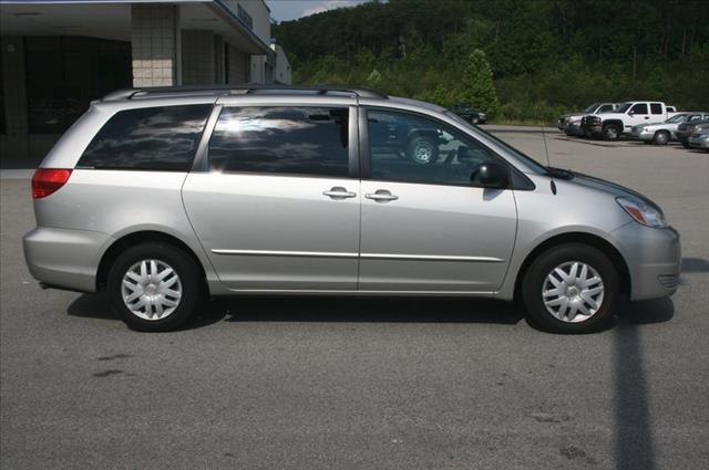 Toyota Sienna 2004 photo 17