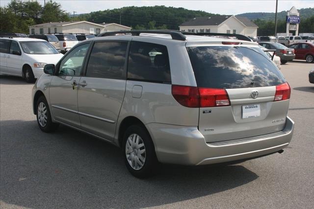 Toyota Sienna 2004 photo 2