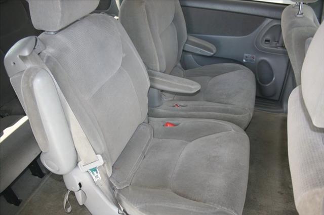 Toyota Sienna 2004 photo 9