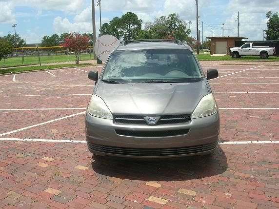 Toyota Sienna 2004 photo 1