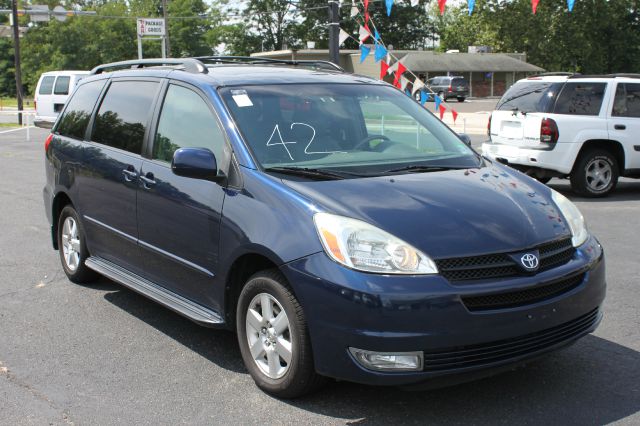 Toyota Sienna 2004 photo 1