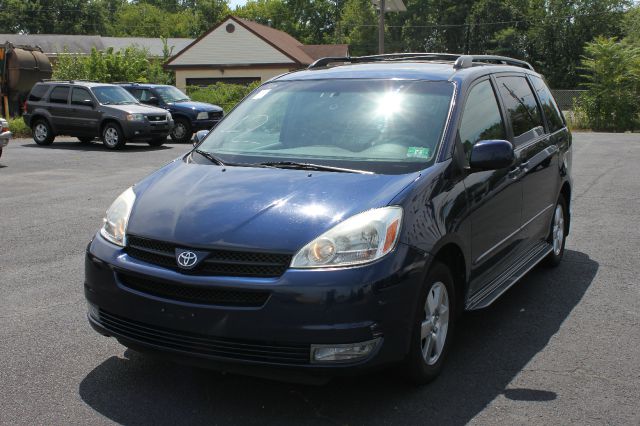 Toyota Sienna 2004 photo 2