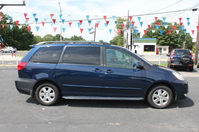 Toyota Sienna 2004 photo 3