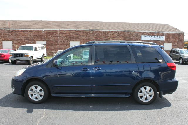 Toyota Sienna 2004 photo 4