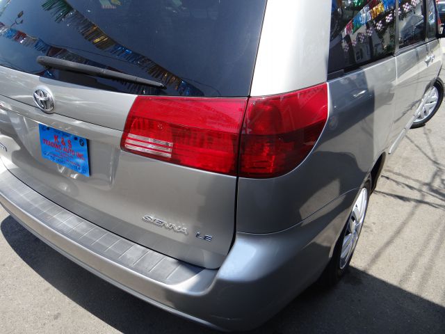 Toyota Sienna 2004 photo 11