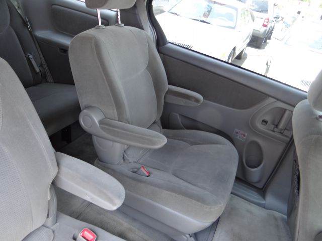 Toyota Sienna 2004 photo 12