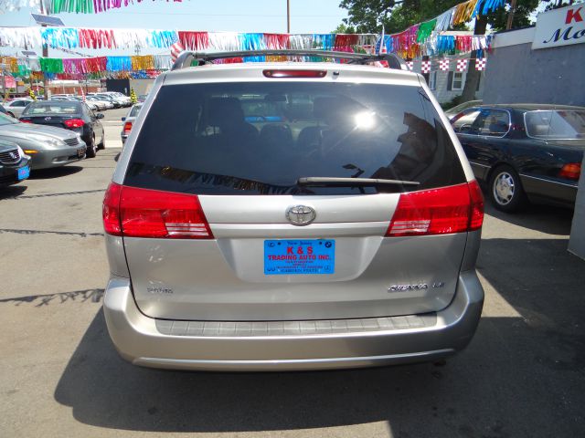 Toyota Sienna 2004 photo 9