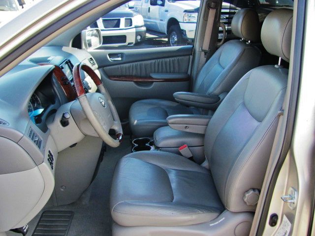 Toyota Sienna 2004 photo 1