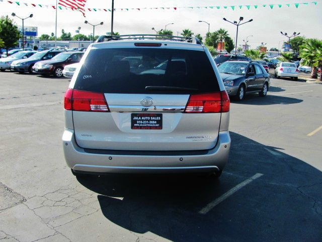 Toyota Sienna 2004 photo 4