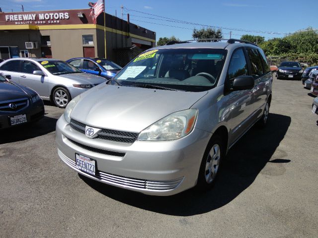 Toyota Sienna 2004 photo 1