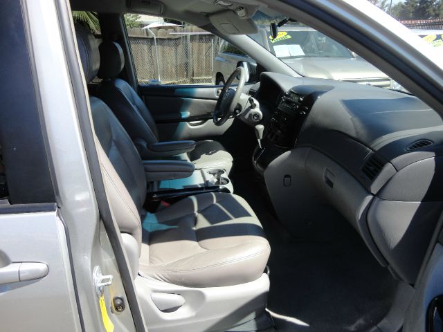 Toyota Sienna 2004 photo 3