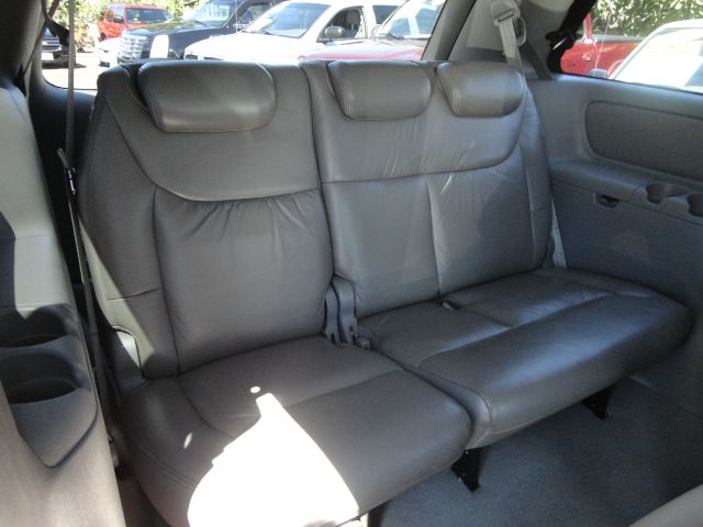 Toyota Sienna 2004 photo 4