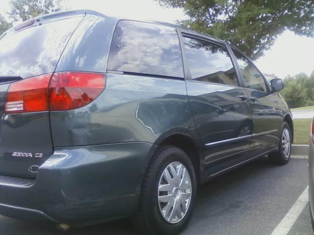 Toyota Sienna 2004 photo 2