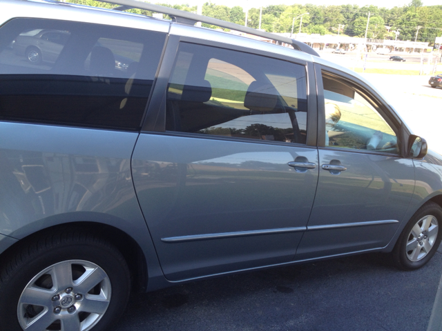 Toyota Sienna 2004 photo 2