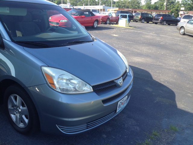 Toyota Sienna 2004 photo 3