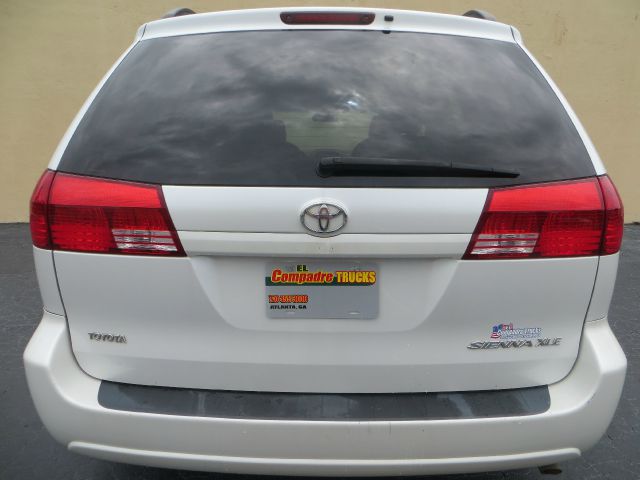 Toyota Sienna 2004 photo 1