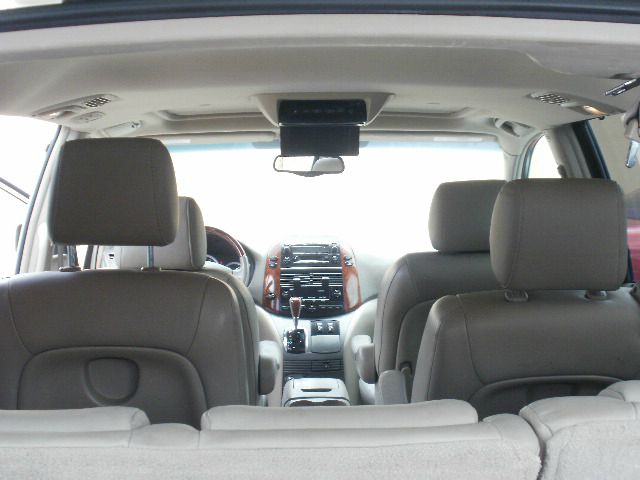 Toyota Sienna 2004 photo 2