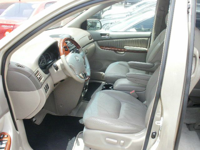 Toyota Sienna 2004 photo 3