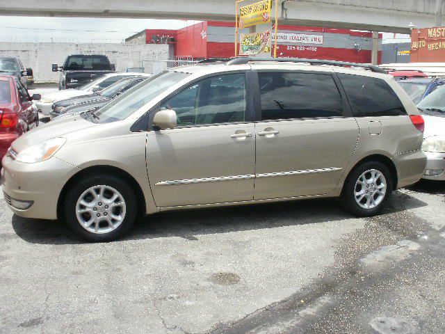 Toyota Sienna 2004 photo 4