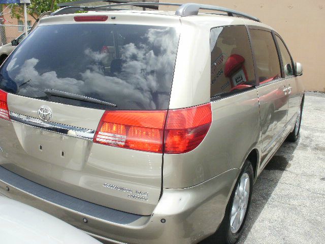 Toyota Sienna 2004 photo 7