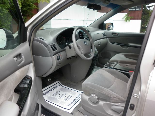 Toyota Sienna 2004 photo 3