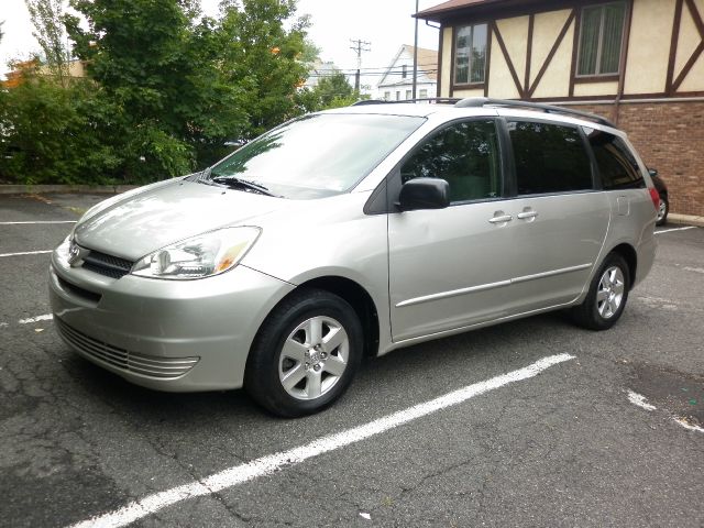 Toyota Sienna 2004 photo 4