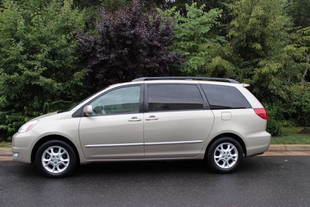 Toyota Sienna 2004 photo 1