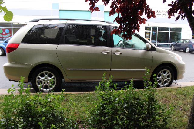 Toyota Sienna 2004 photo 3