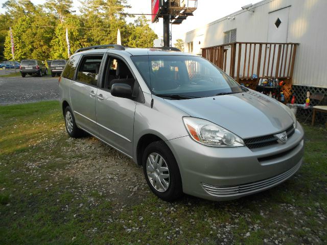 Toyota Sienna Touring - Moonroof MiniVan