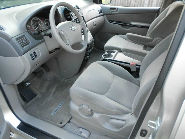 Toyota Sienna 2004 photo 3