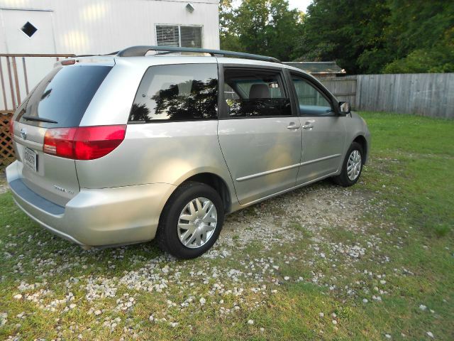 Toyota Sienna 2004 photo 4