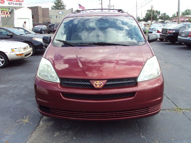 Toyota Sienna 2004 photo 2